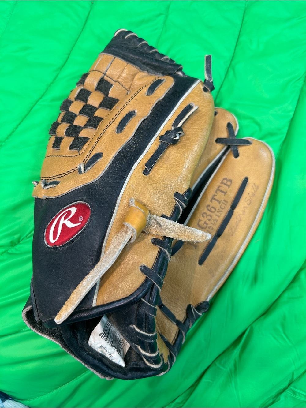 Rawlings Tan And Black Left-Hand Right Hand Throw Glove Rbg36ttb 12.5”